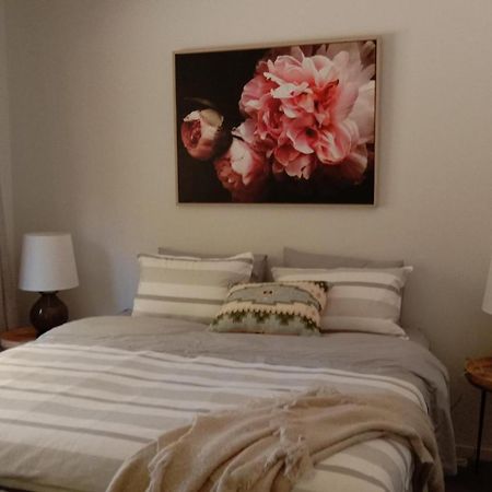 Rose & Stream Retreat Apartment Waikuku Room photo